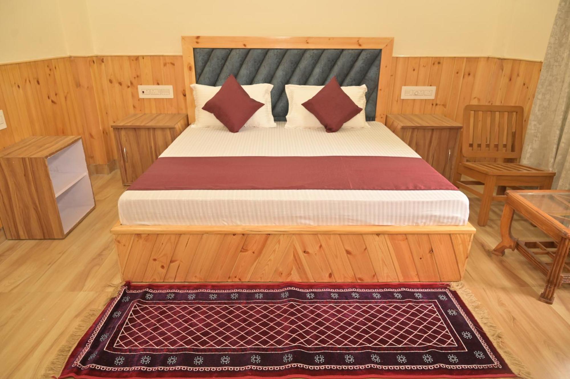 Hotel Royal Galaxy Tirthan Banjar Экстерьер фото
